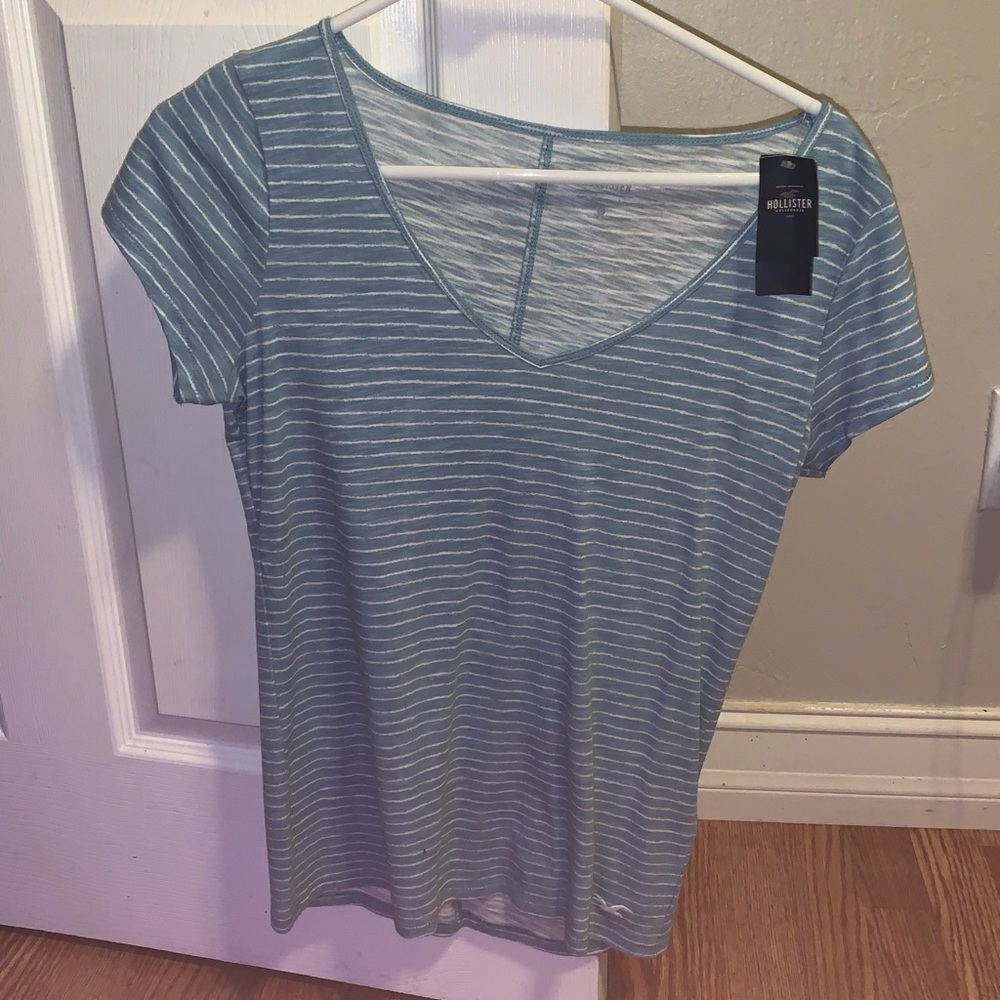 A short sleeve shirt